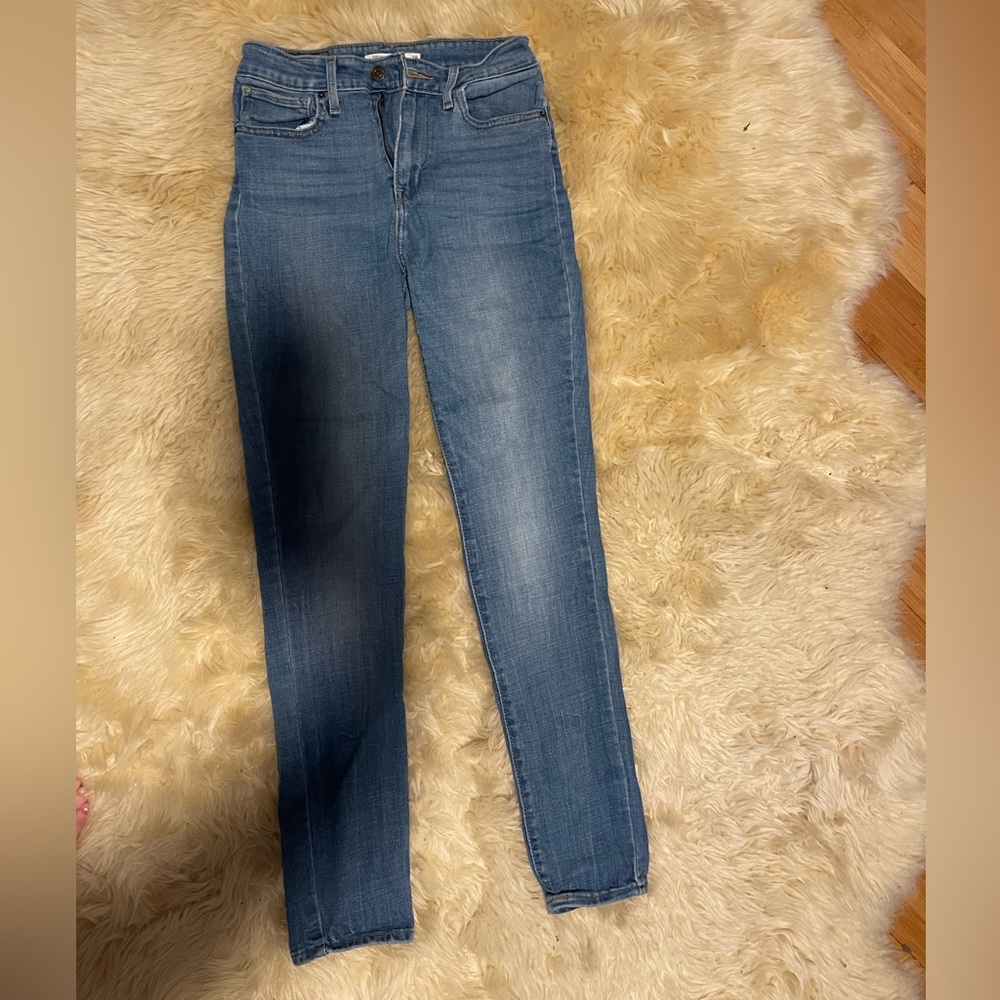 721 High rise skinny Levi jeans. Medium wash, size 28